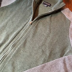 BR men’s zipped up sweater
